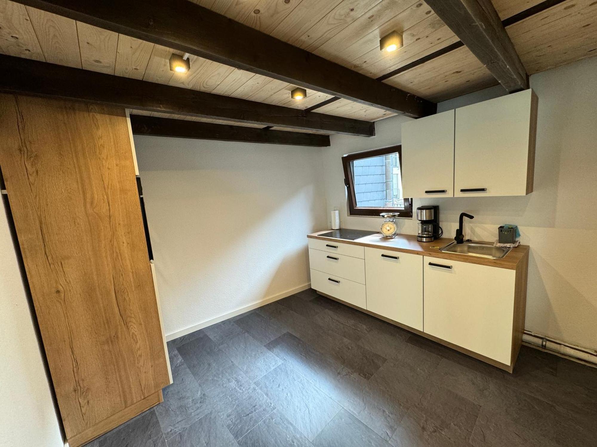 Apartment 4711 *
