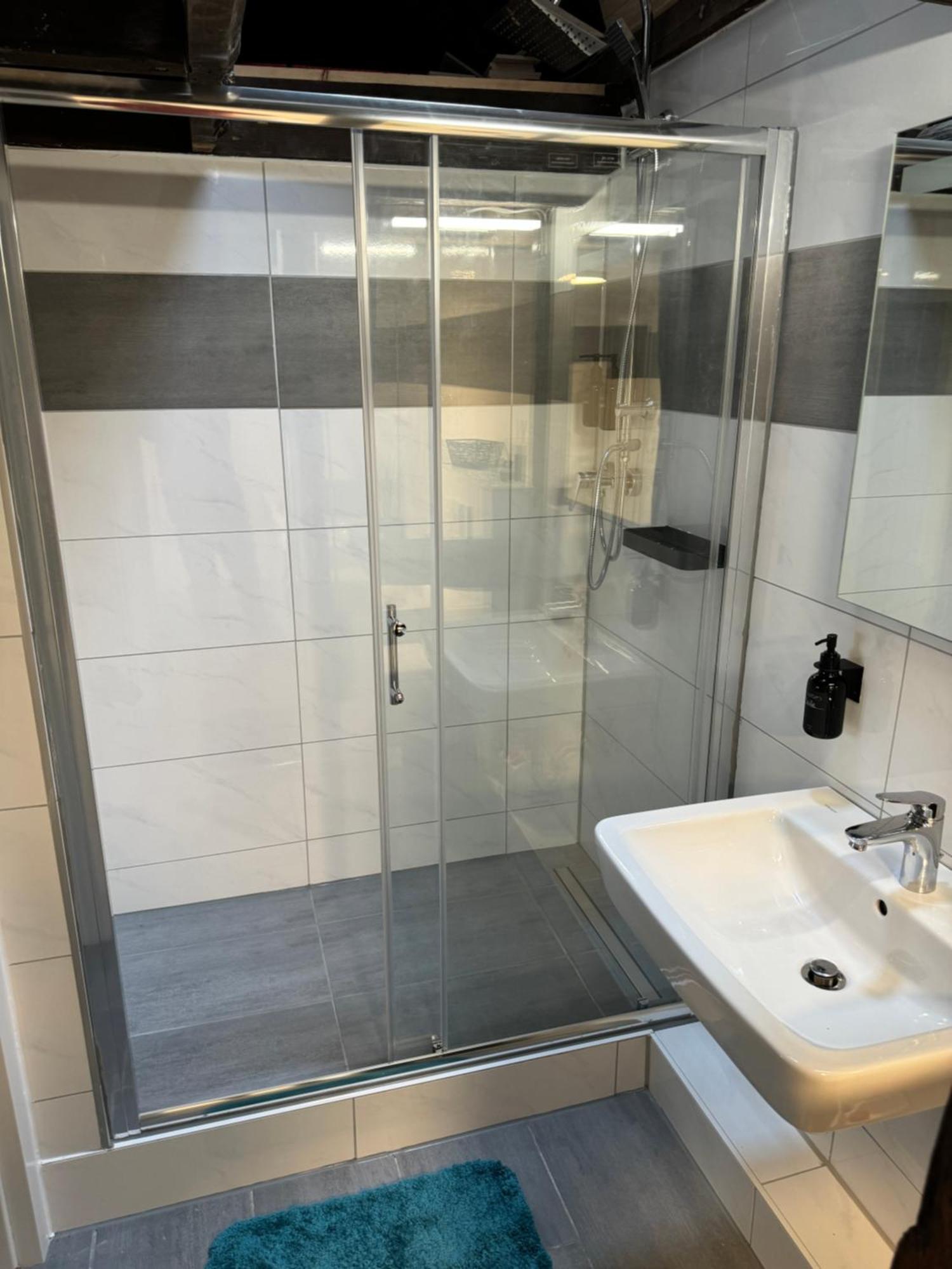 Apartment 4711 *